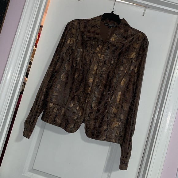 “Yaaasss!” Lol Women Blazer with snake skin-like hints of leather. Middle Zipper - Picture 4 of 5